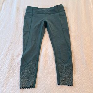 Lululemon calf length scalloped edged leggings- 12
